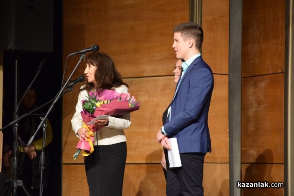 Хаджиеновци събраха 11 440 лева от благотворителния концерт и базар в помощ на учителката Татяна Казакова