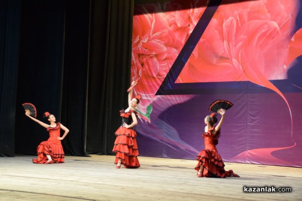 Хаджиеновци събраха 11 440 лева от благотворителния концерт и базар в помощ на учителката Татяна Казакова