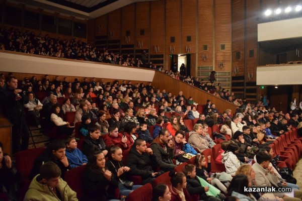 Хаджиеновци събраха 11 440 лева от благотворителния концерт и базар в помощ на учителката Татяна Казакова