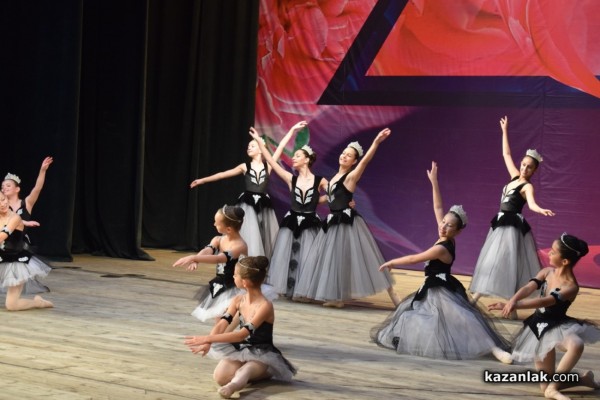 Хаджиеновци събраха 11 440 лева от благотворителния концерт и базар в помощ на учителката Татяна Казакова