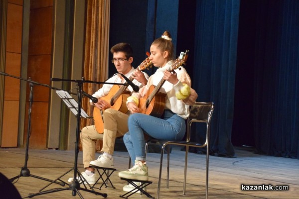 Хаджиеновци събраха 11 440 лева от благотворителния концерт и базар в помощ на учителката Татяна Казакова