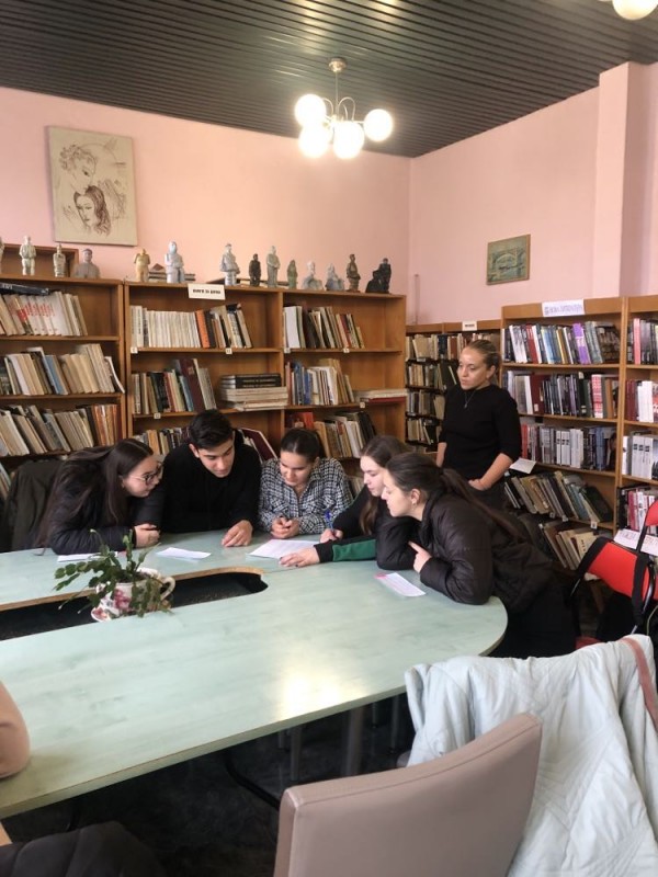 Ученици от ПГЛПТ участваха в образователно мероприятие в Световния ден за борба с насилието над деца