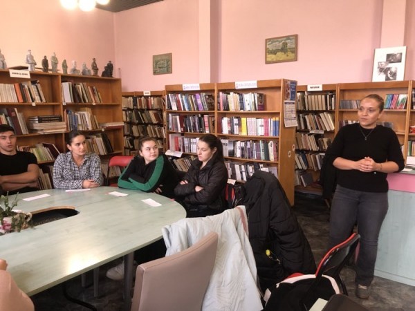 Ученици от ПГЛПТ участваха в образователно мероприятие в Световния ден за борба с насилието над деца