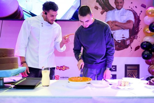 Авторски чийзкейк донесе първо място на Денислав Атанасов от ПГЛПТ в престижен конкурс