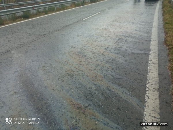 Два автомобила катастрофираха край Ягода 