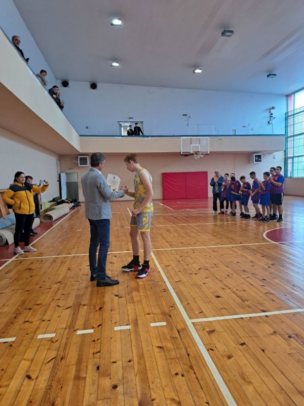 Отборът на ОУ ,,Георги Кирков“ грабна победната купа на Общинското първенство по баскетбол при 5 – 7 клас за момчета