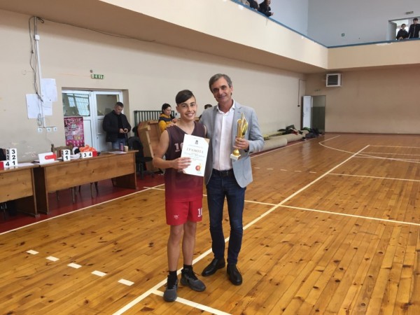 Отборът на ОУ ,,Георги Кирков“ грабна победната купа на Общинското първенство по баскетбол при 5 – 7 клас за момчета