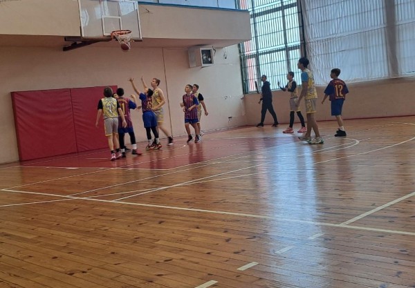 Отборът на ОУ ,,Георги Кирков“ грабна победната купа на Общинското първенство по баскетбол при 5 – 7 клас за момчета