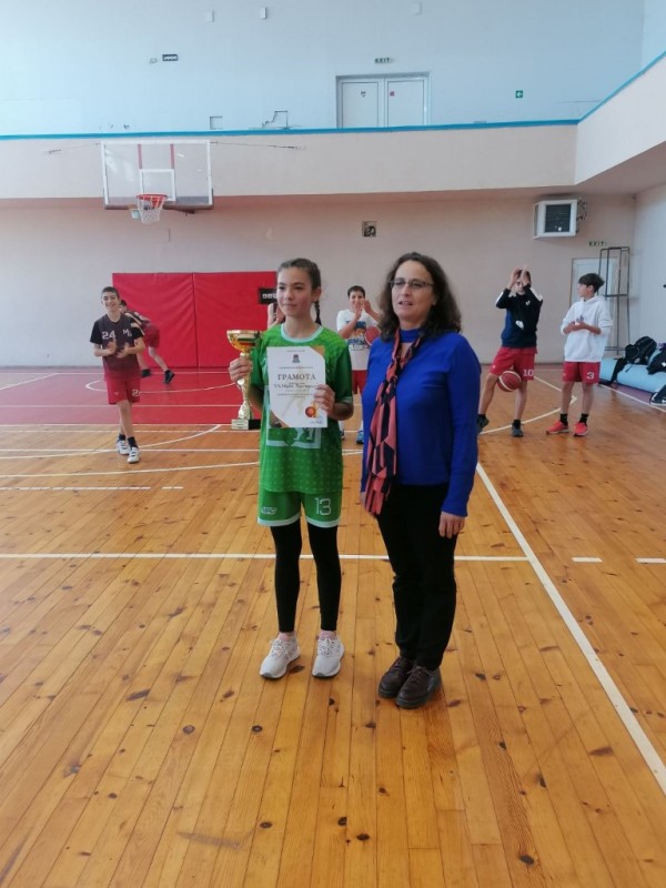 Отборът на ОУ ,,Георги Кирков“ грабна победната купа на Общинското първенство по баскетбол при 5 – 7 клас за момчета
