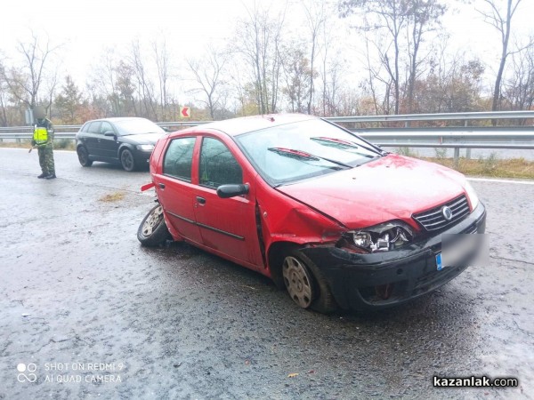 Два автомобила катастрофираха край Ягода 