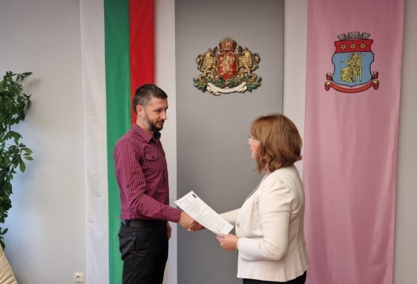 Кметът на община Казанлък връчи трудовите договори на новоизбраните кметове на населени места