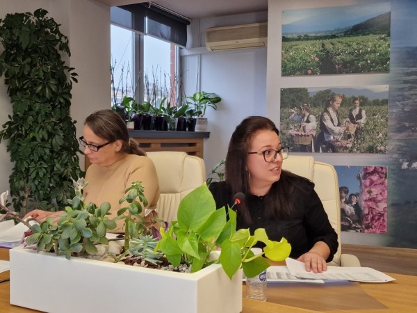 Кметът на община Казанлък връчи трудовите договори на новоизбраните кметове на населени места