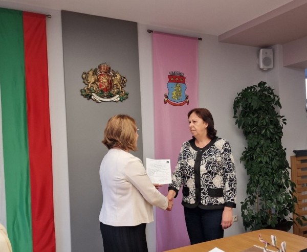 Кметът на община Казанлък връчи трудовите договори на новоизбраните кметове на населени места