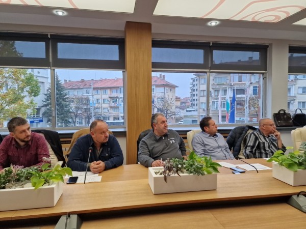 Кметът на община Казанлък връчи трудовите договори на новоизбраните кметове на населени места