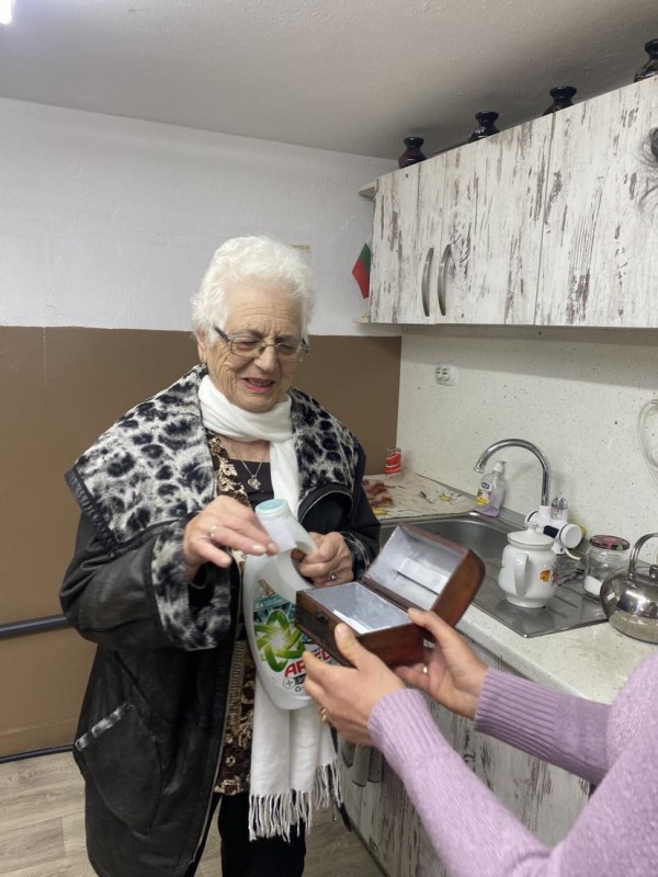 Дамите от енинския клуб “Любородие“ се поглезиха с разкрасителен ритуал от клуб „Хармония СПА“