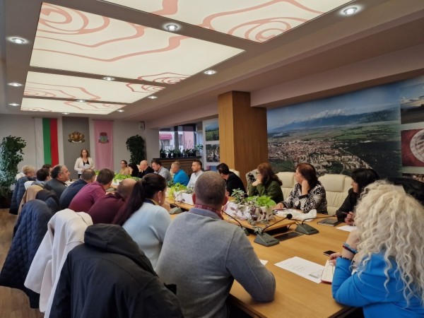 Кметът на община Казанлък връчи трудовите договори на новоизбраните кметове на населени места