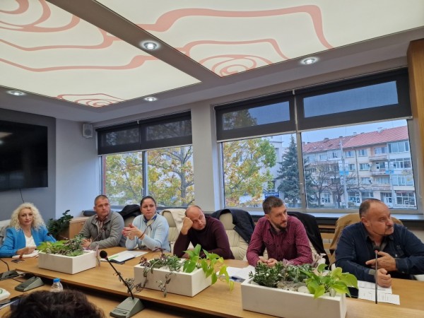 Кметът на община Казанлък връчи трудовите договори на новоизбраните кметове на населени места