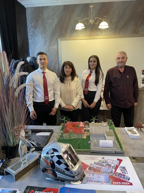 Ученици от Механото – участници в национален и международен форум