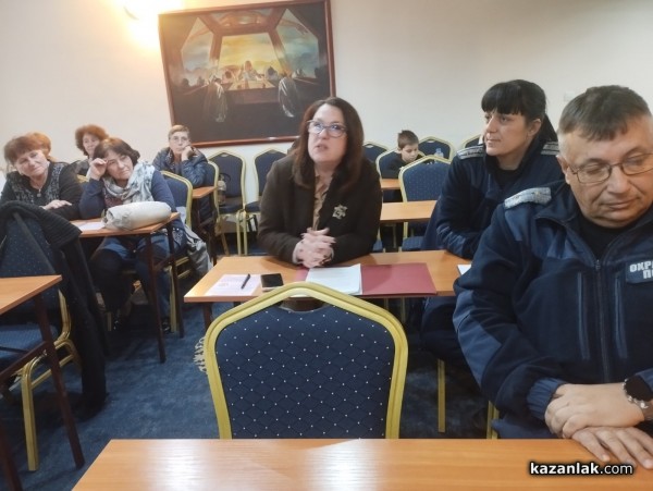 Сдружение „Жените на Казанлък“ стартира 16 дневна информационна кампания против насилието над жени