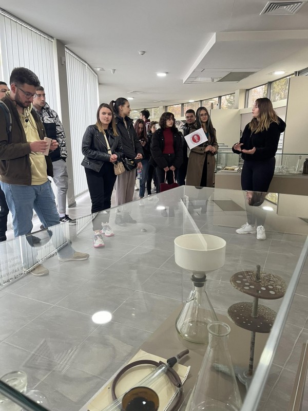 Екскурзоводите на ПГЛПТ с практически Сити тур в Казанлък