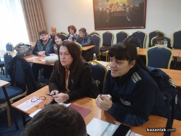 Сдружение „Жените на Казанлък“ стартира 16 дневна информационна кампания против насилието над жени