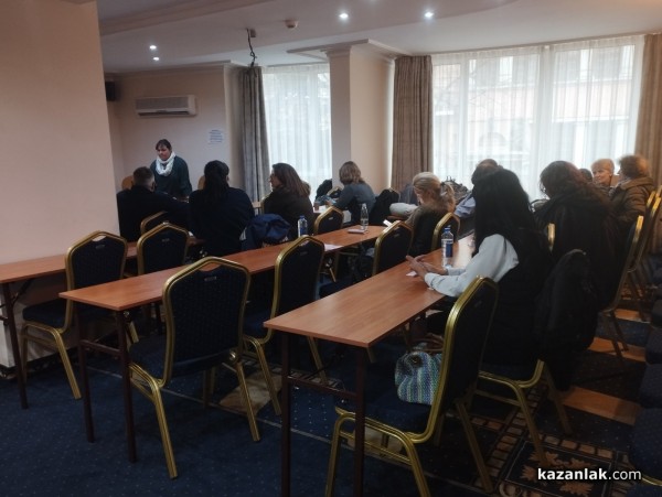 Сдружение „Жените на Казанлък“ стартира 16 дневна информационна кампания против насилието над жени