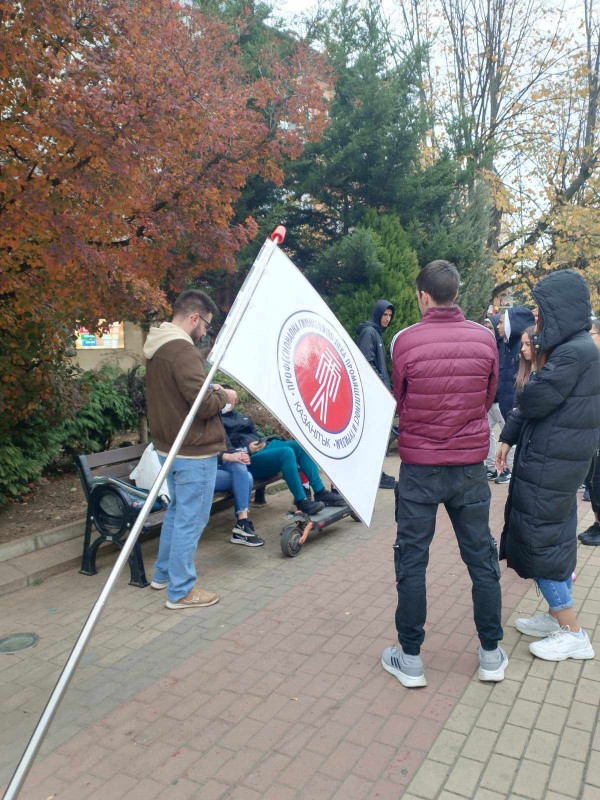 Екскурзоводите на ПГЛПТ с практически Сити тур в Казанлък