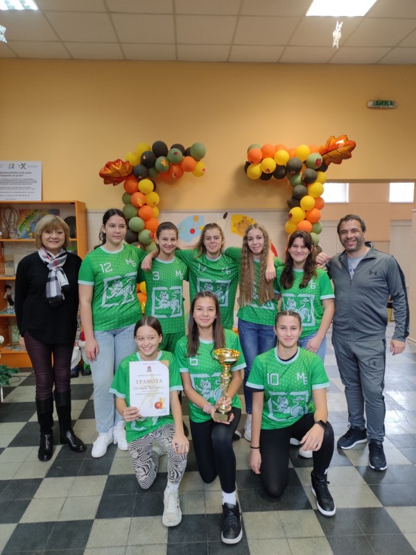 Момичета и момчета от ОУ “Мати Болгария“, възрастова група 5-7 клас, заеха призови места в Общинското първенство по баскетбол