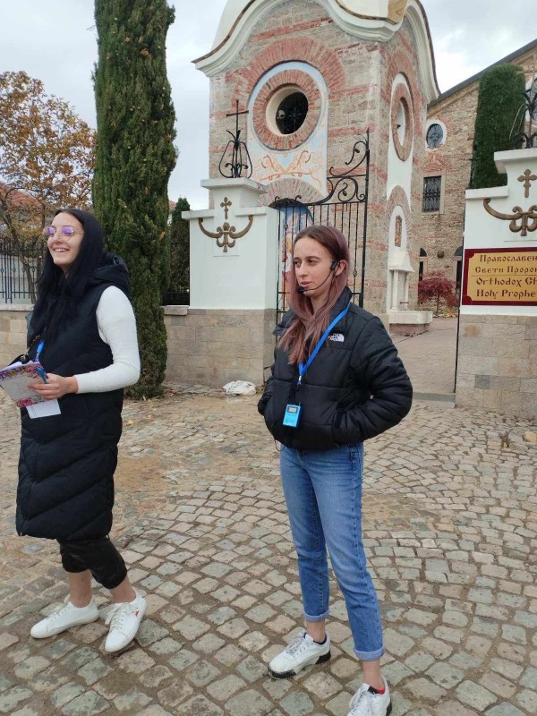 Екскурзоводите на ПГЛПТ с практически Сити тур в Казанлък