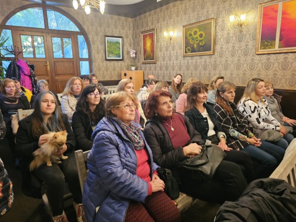 Ценка Местанска гостува в гр. Казанлък по покана на арт студио „Ненова и Лангуров“