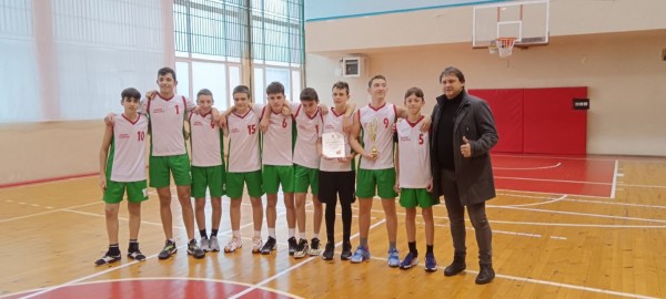 Бурни емоции на финала по баскетбол за 8-10 клас