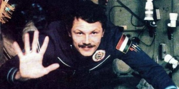 Първият унгарски космонавт гостувал в Бузовград