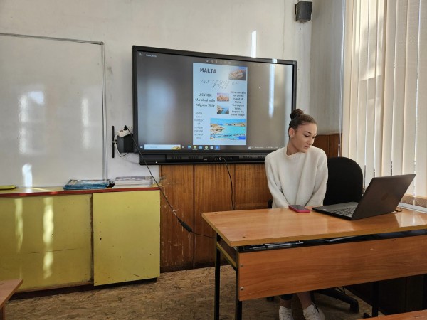 Десетокласниците от ПХГ “Св.Св. Кирил и Методий“ представиха визуална разходка из популярни дестинации от света и България
