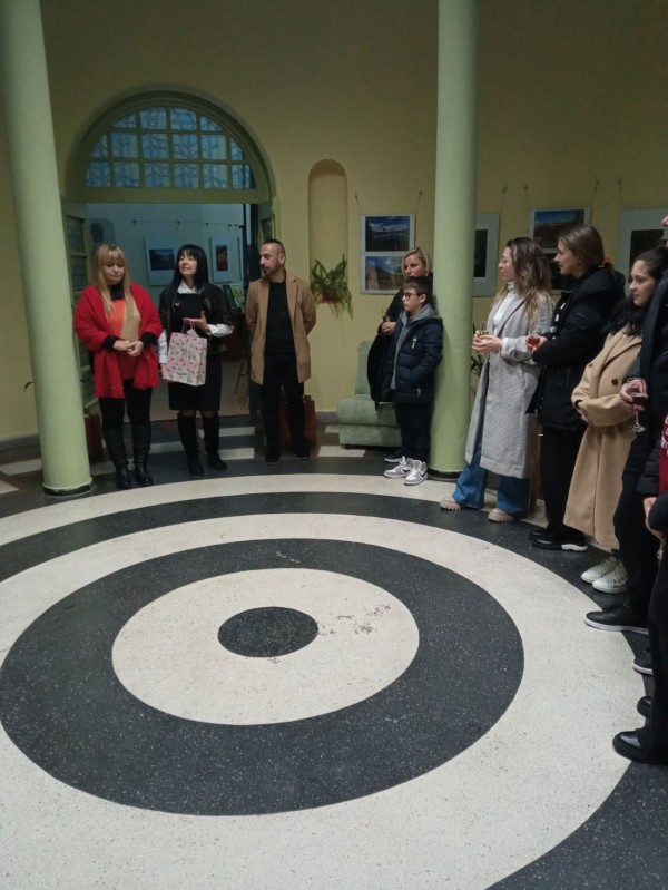 Изложбата „Природата в нас” бе открита в библиотека “Искра“