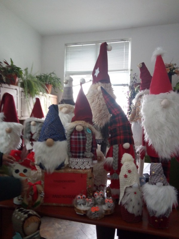 С ръчно изработена красота ръженци събират средства за ремонт на читалищния си салон