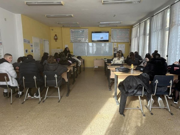 В ПГЛПТ сложиха червените лентички -символ на борбата със СПИН 