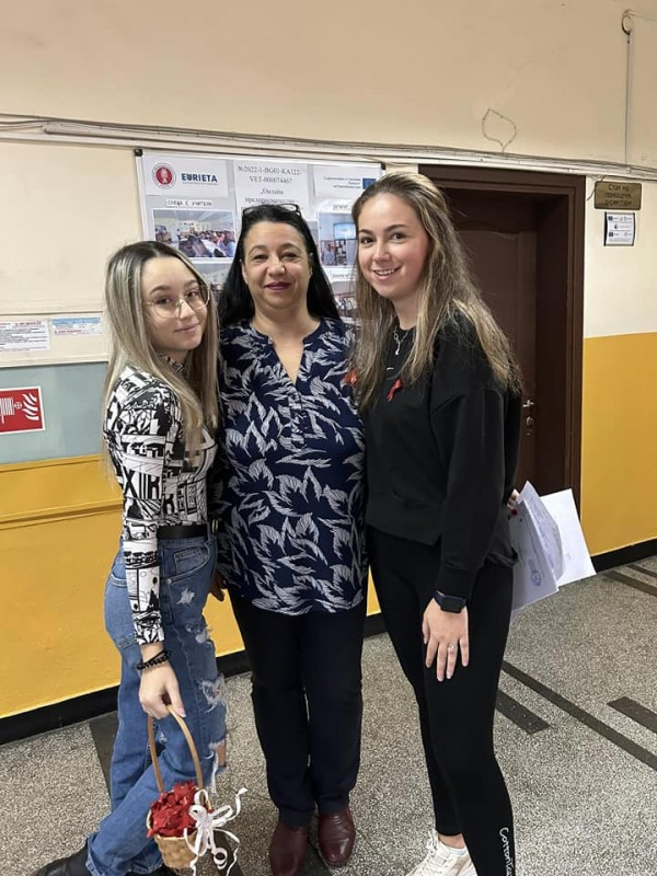 В ПГЛПТ сложиха червените лентички -символ на борбата със СПИН 