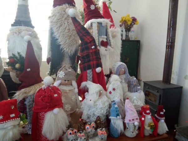 С ръчно изработена красота ръженци събират средства за ремонт на читалищния си салон