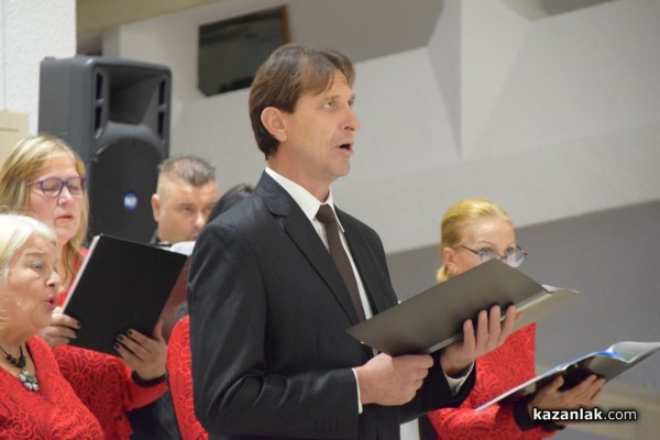 Смесен хор “Петко Стайнов“ подари незабравими емоции на казанлъшката публика 