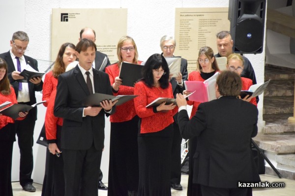 Смесен хор “Петко Стайнов“ подари незабравими емоции на казанлъшката публика 