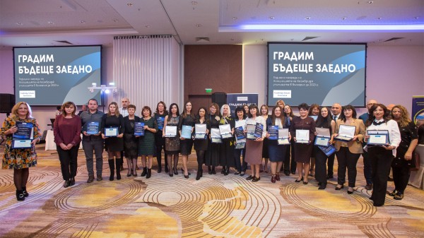 Три престижни отличия получи казанлъшкото Средно училище „Екзарх Антим I”