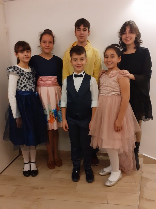 Талантите от школата по изкуства “Емануил Манолов” при НЧ “Искра – 1860” и  СУ “Екзарх Антим I” с куп награди от международен конкурс