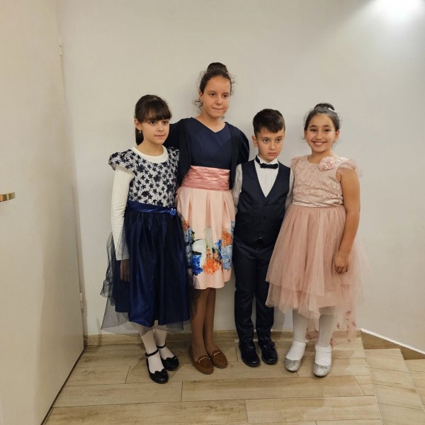 Талантите от школата по изкуства “Емануил Манолов” при НЧ “Искра – 1860” и  СУ “Екзарх Антим I” с куп награди от международен конкурс