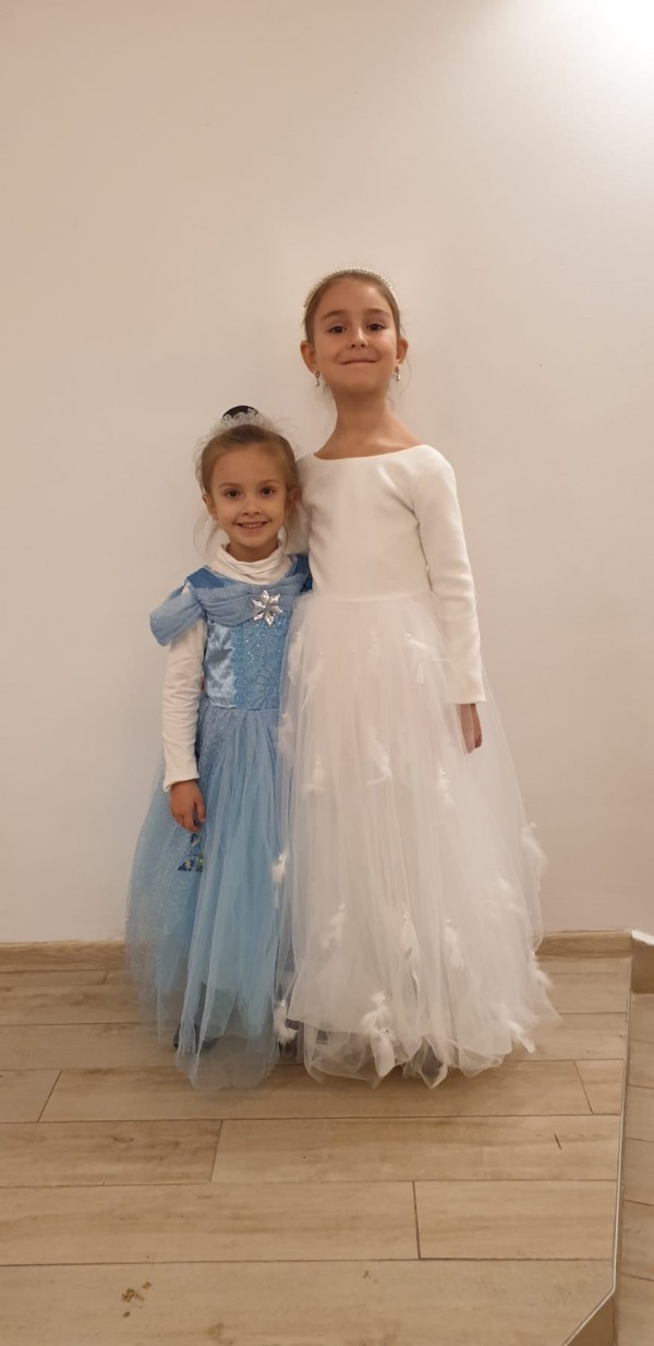 Талантите от школата по изкуства “Емануил Манолов” при НЧ “Искра – 1860” и  СУ “Екзарх Антим I” с куп награди от международен конкурс