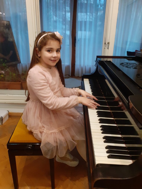 Талантите от школата по изкуства “Емануил Манолов” при НЧ “Искра – 1860” и  СУ “Екзарх Антим I” с куп награди от международен конкурс