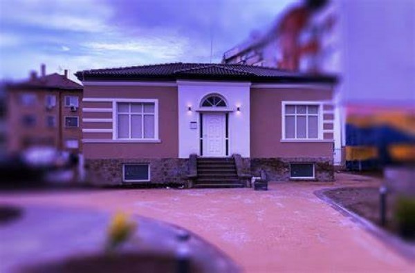 Джоана Брадшоу – между  Дома на Ахинора и Долно Изворово