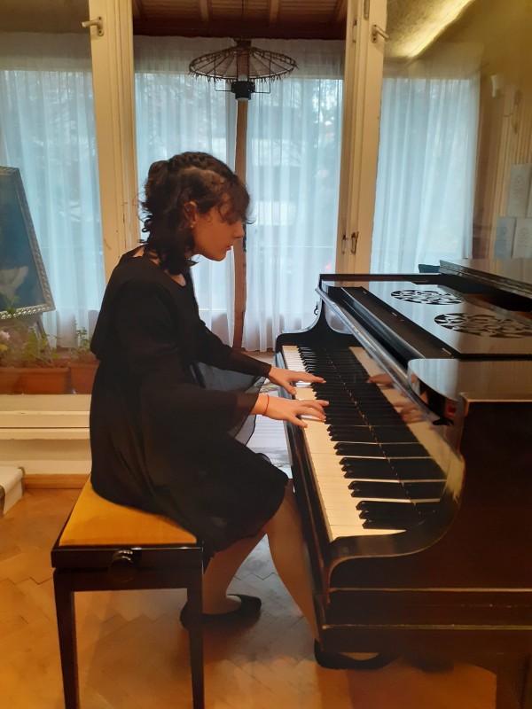 Талантите от школата по изкуства “Емануил Манолов” при НЧ “Искра – 1860” и  СУ “Екзарх Антим I” с куп награди от международен конкурс