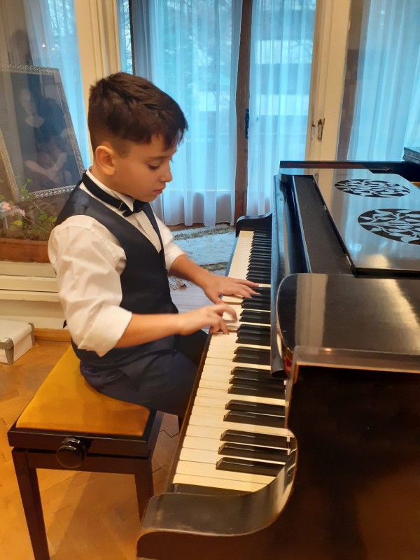 Талантите от школата по изкуства “Емануил Манолов” при НЧ “Искра – 1860” и  СУ “Екзарх Антим I” с куп награди от международен конкурс