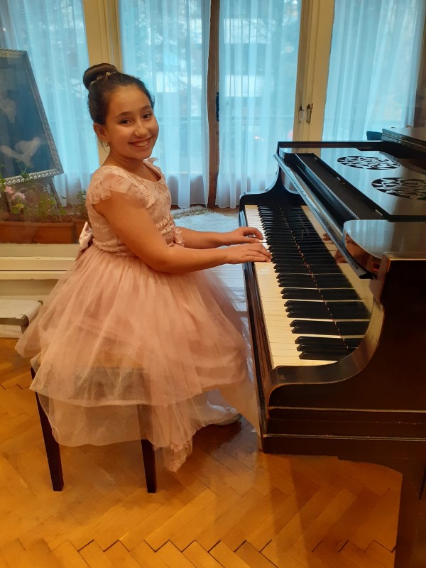 Талантите от школата по изкуства “Емануил Манолов” при НЧ “Искра – 1860” и  СУ “Екзарх Антим I” с куп награди от международен конкурс