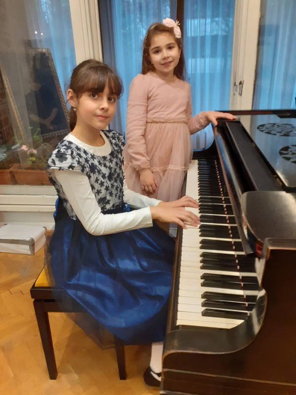 Талантите от школата по изкуства “Емануил Манолов” при НЧ “Искра – 1860” и  СУ “Екзарх Антим I” с куп награди от международен конкурс